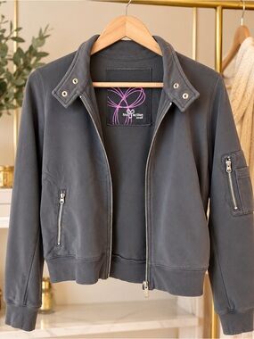 TNA Action Aritzia Grey Cropped Full Zip Jacket | Size S